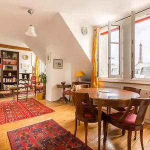 Apartment Veeve - Views To The Eighth, Paris